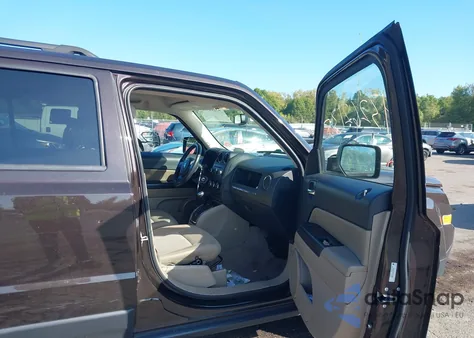 2014 Jeep Patriot Latitude z USA, uszkodzony, nr VIN 1C4NJRFBXED817055